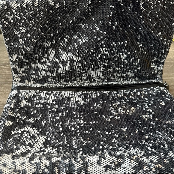 BCBG MAXARIA BAG. - Picture 6 of 10